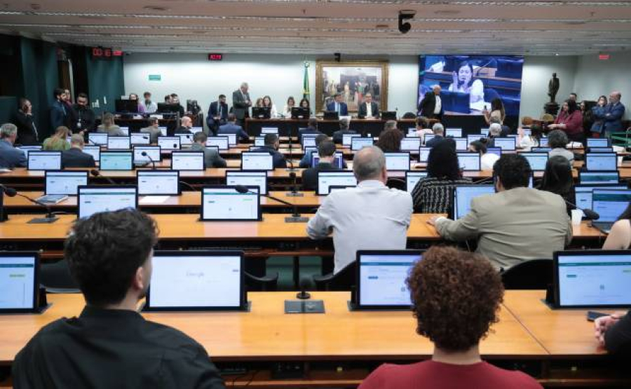 CCJ da Câmara Aprova Redução da Maioridade Penal para 16 Anos; Proposta Avança no Congresso