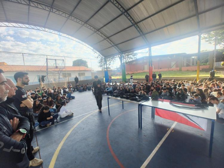 Polícia Civil promove palestra educativa e aproxima estudantes da realidade da segurança pública em Avaré