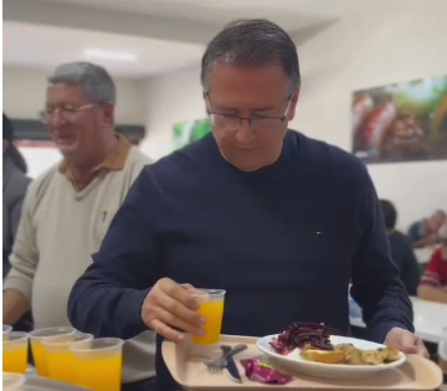Prefeito Roberto Araujo participa de almoço no Bom Prato durante comemoração de aniversário do restaurante em Avaré