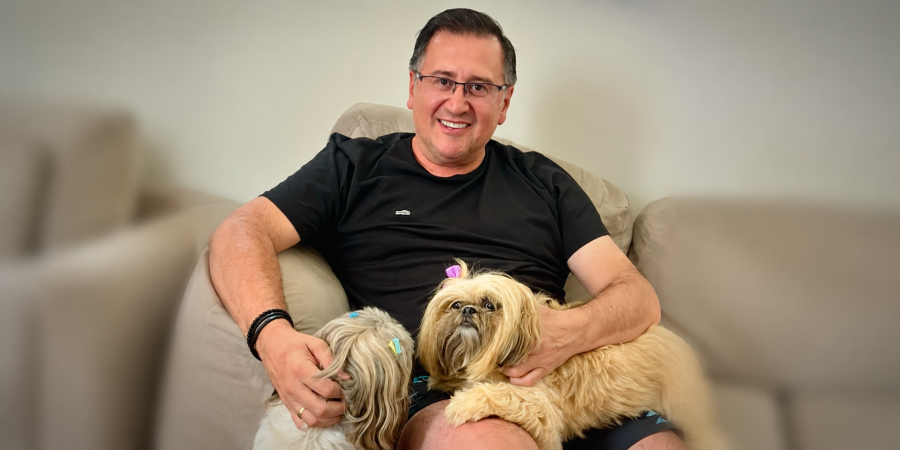 Prefeito Roberto Araujo sanciona lei que autoriza sepultamento de pets em jazigos familiares