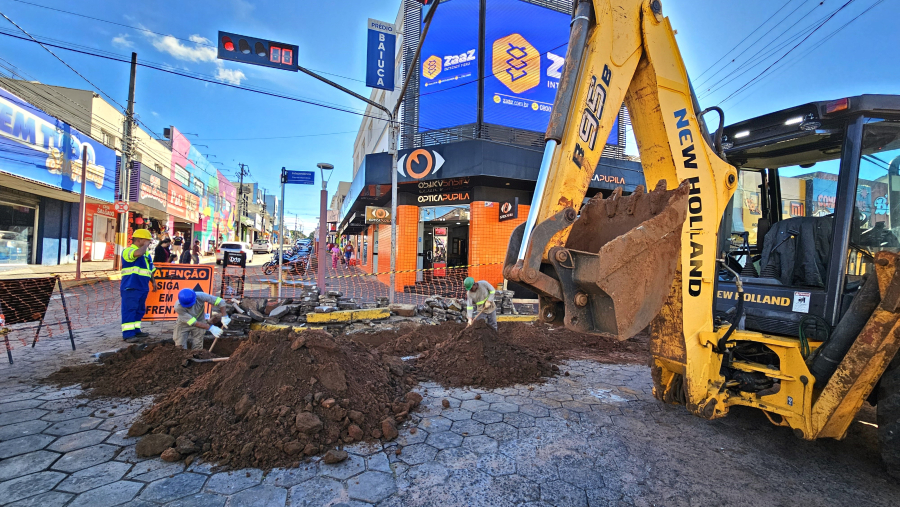 Rua Rio Grande do Sul é interditada para avanço das obras contra enchentes em Avaré