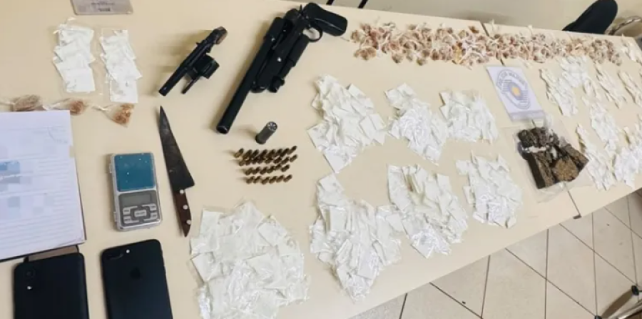 Polícia Militar apreende mais de mil porções de drogas e armas em Cerqueira César